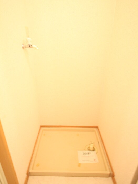 物件内観写真18　(洗濯機置場)