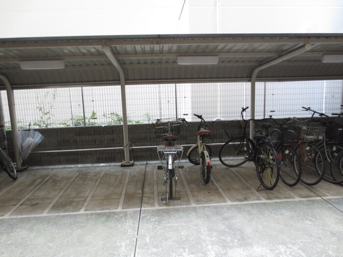 物件外観写真5　(駐輪場)