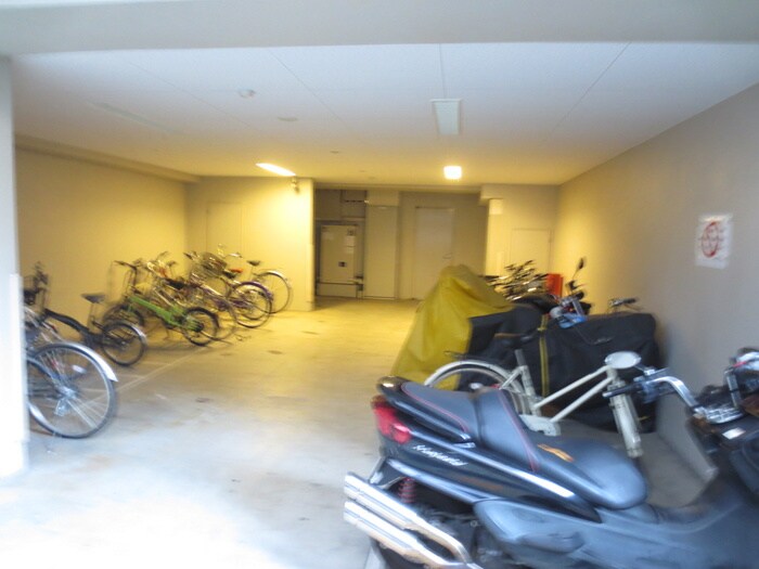 物件外観写真6　(駐輪場)