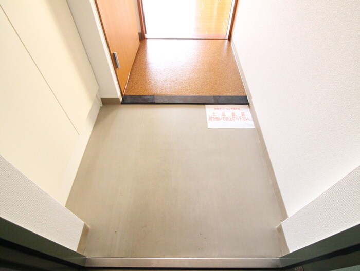 物件内観写真18　(玄関)