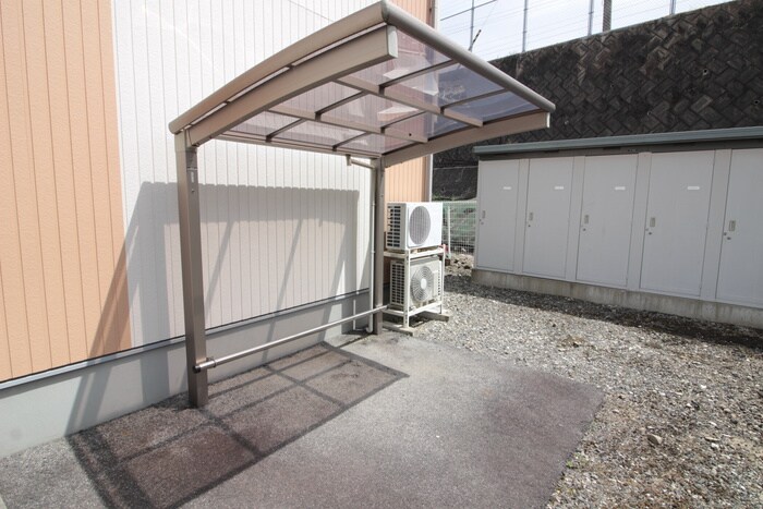 物件外観写真3　(駐輪場)