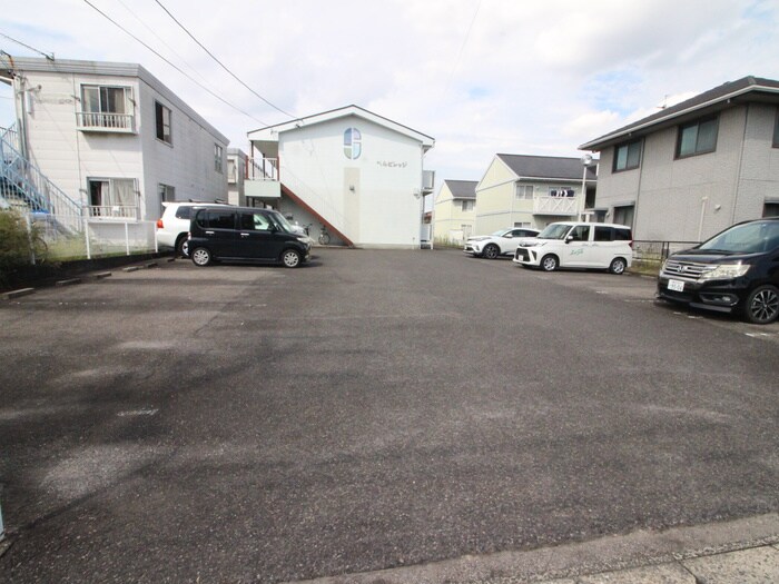 物件外観写真4　(駐車場)