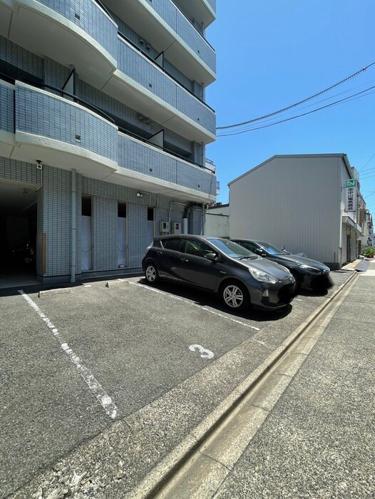 物件外観写真4　(駐車場)