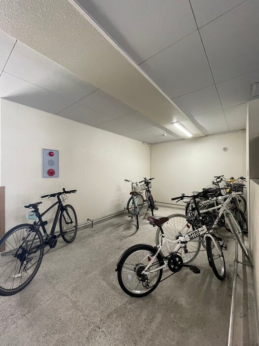 物件外観写真6　(駐輪場)