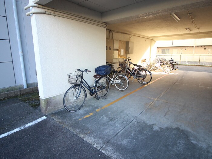 物件外観写真3　(駐輪場)