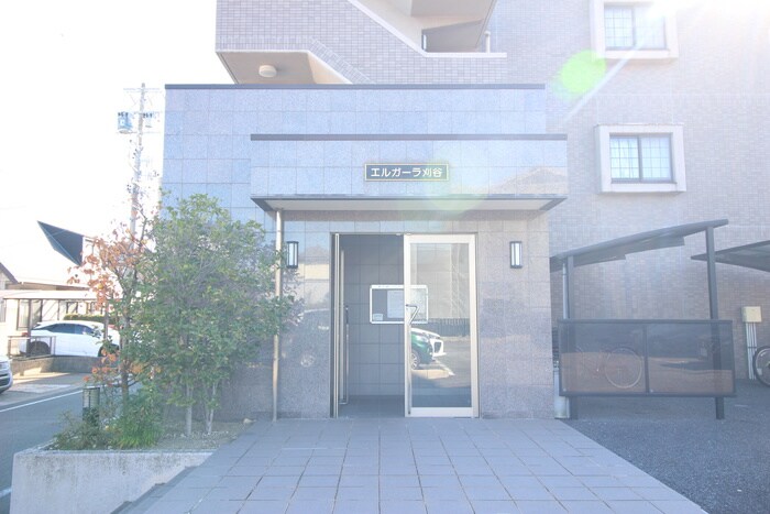 物件外観写真1　(エントランス部分)