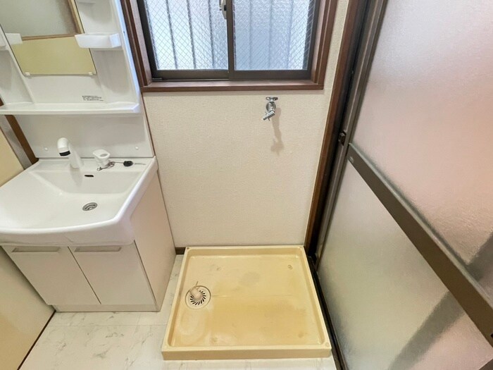 物件内観写真13　(洗濯機置場)