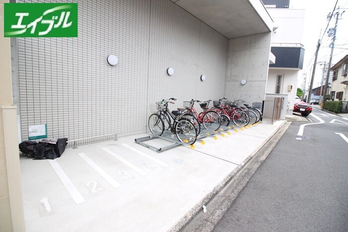 物件外観写真4　(駐輪場)