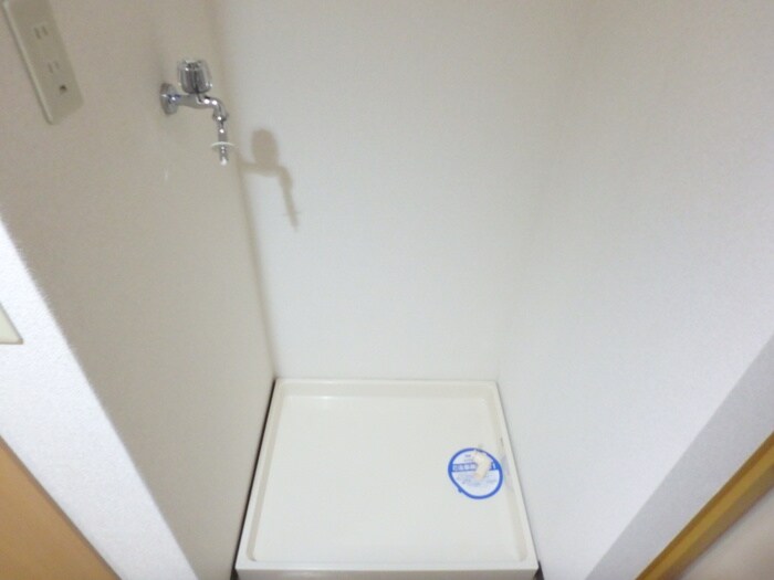 物件内観写真16　(洗濯機置場)