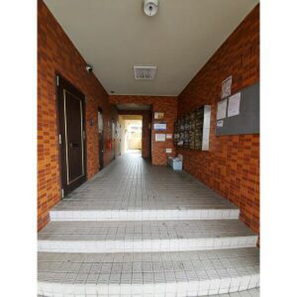 物件外観写真3　(エントランス部分)