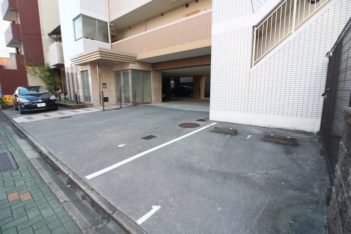 物件外観写真5　(駐車場)