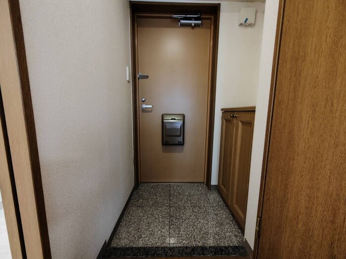物件内観写真16　(玄関)