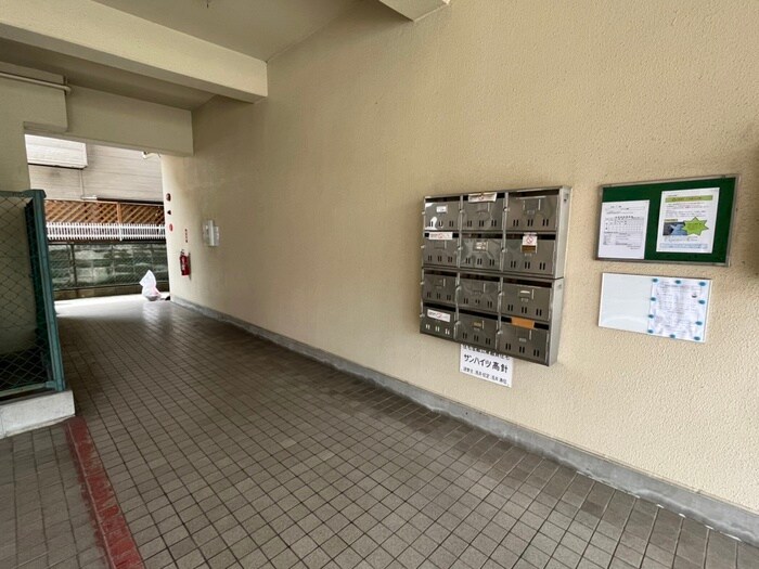 物件外観写真5　(エントランス部分)