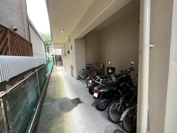 物件外観写真6　(駐輪場)
