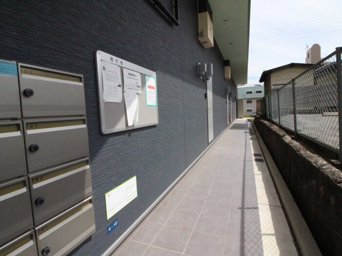 物件外観写真6　(エントランス部分)