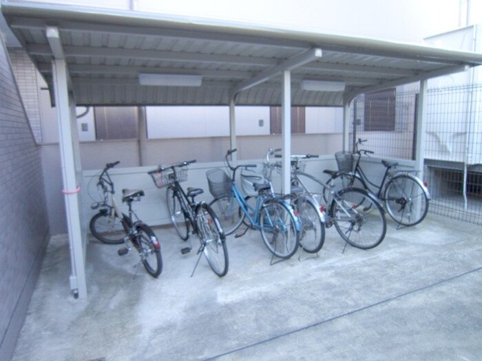 物件外観写真3　(駐輪場)