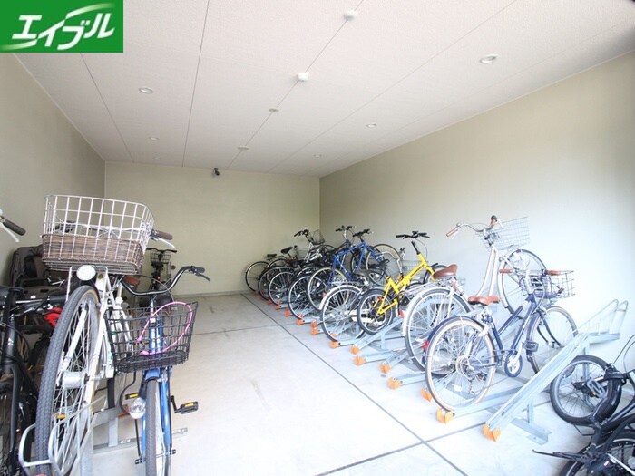 物件外観写真4　(駐輪場)