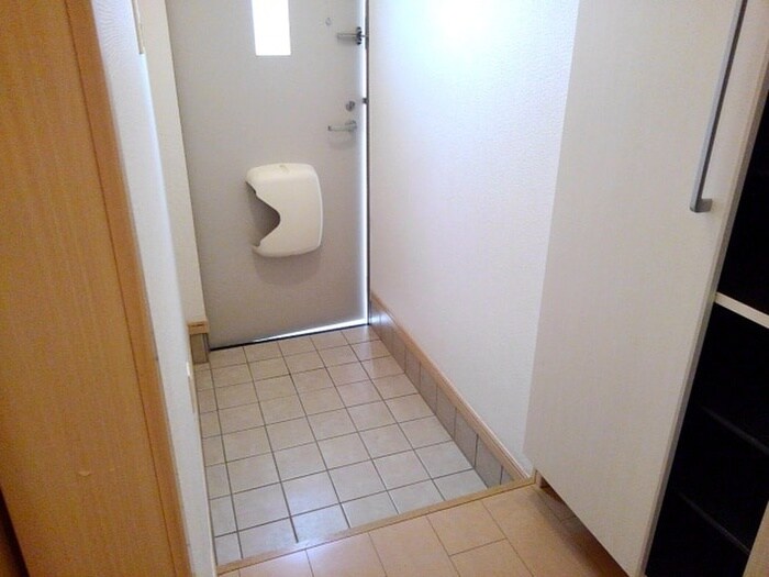 物件内観写真13　(玄関)
