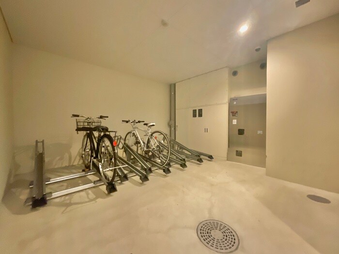 物件外観写真4　(駐輪場)