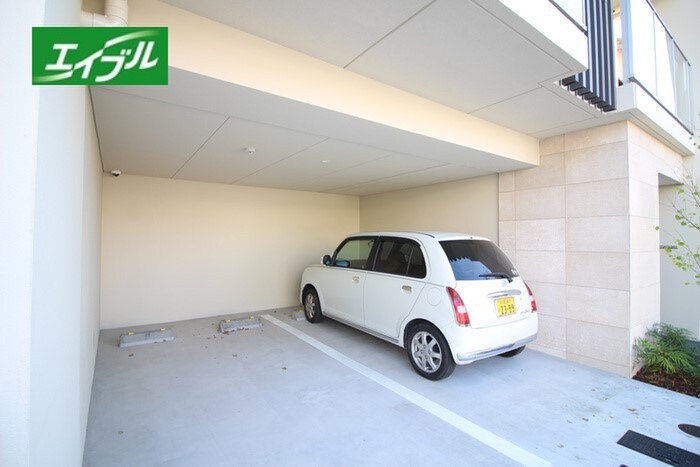 物件外観写真6　(駐車場)