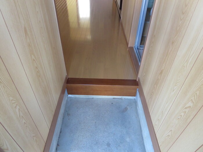 物件内観写真4　(玄関)