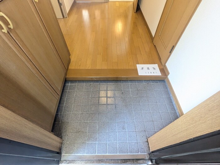 物件内観写真18　(玄関)