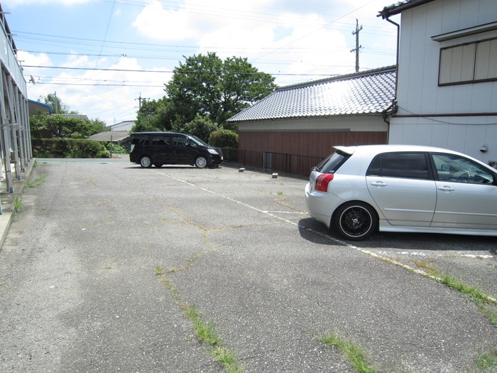 物件外観写真3　(駐車場)
