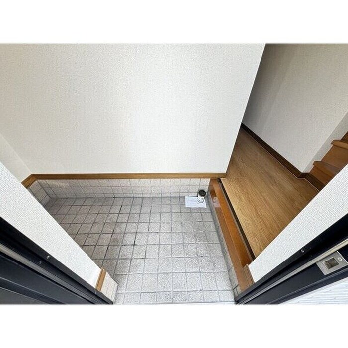 物件内観写真10　(玄関)