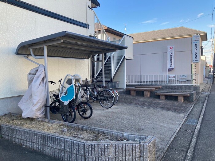物件外観写真2　(駐輪場)