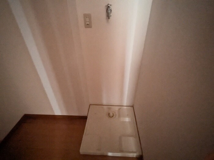 物件内観写真14　(洗濯機置場)