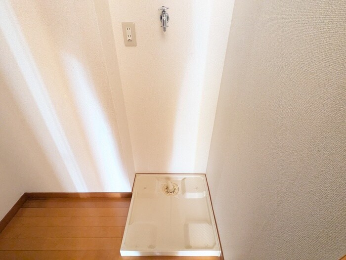 物件内観写真16　(洗濯機置場)