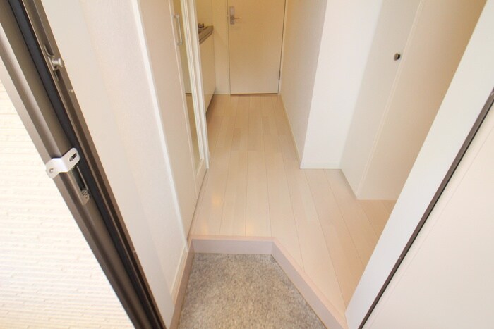 物件内観写真7　(玄関)
