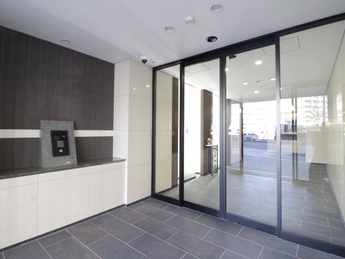 物件外観写真2　(エントランス部分)