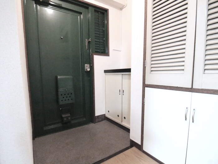 物件内観写真13　(玄関)