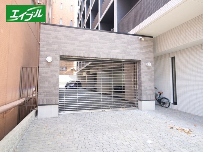 物件外観写真3　(駐車場)