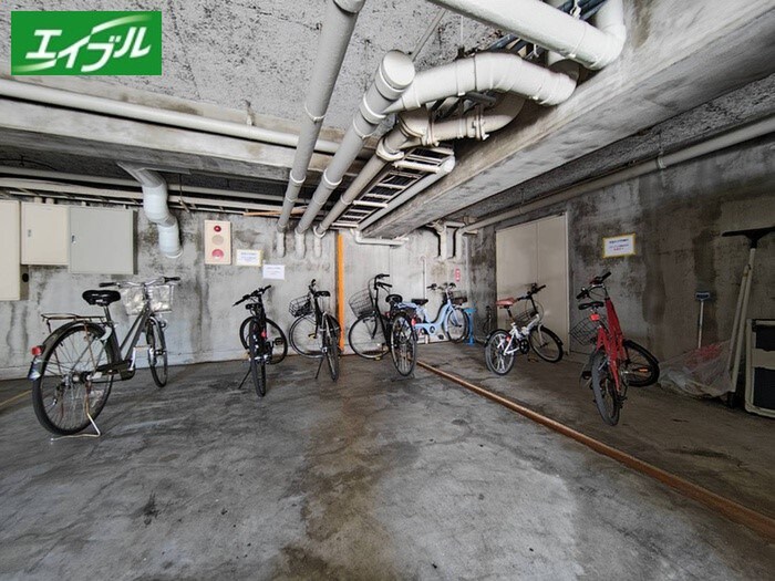 物件外観写真3　(駐輪場)