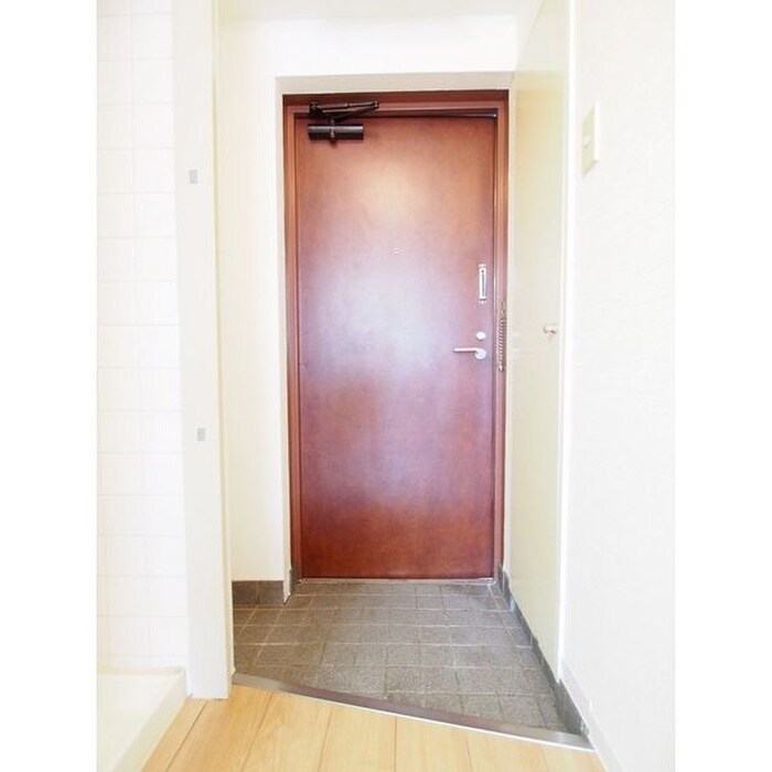 物件内観写真12　(玄関)