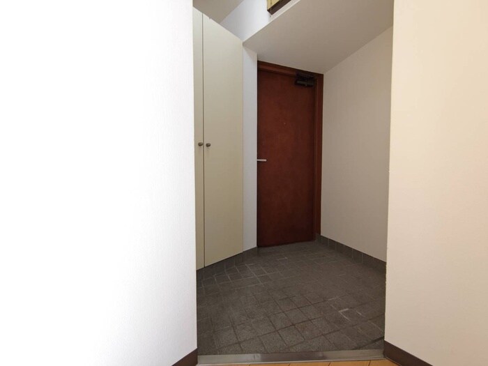 物件内観写真16　(玄関)