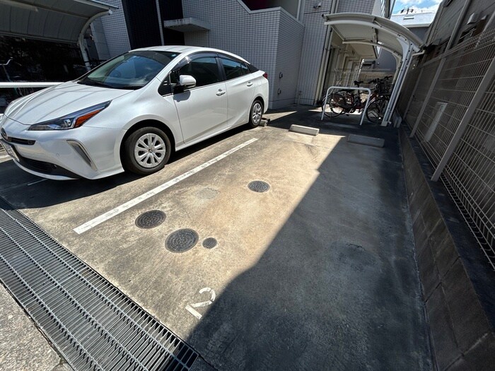 物件外観写真6　(駐車場)