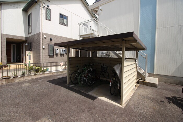 物件外観写真5　(駐輪場)