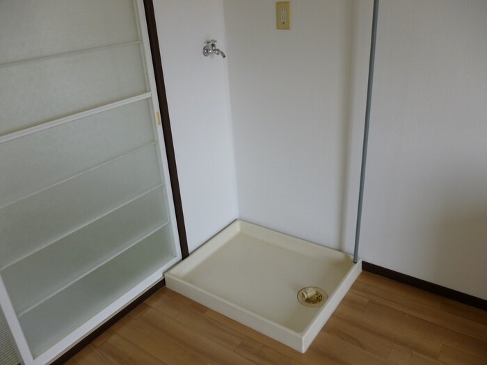 物件内観写真14　(洗濯機置場)