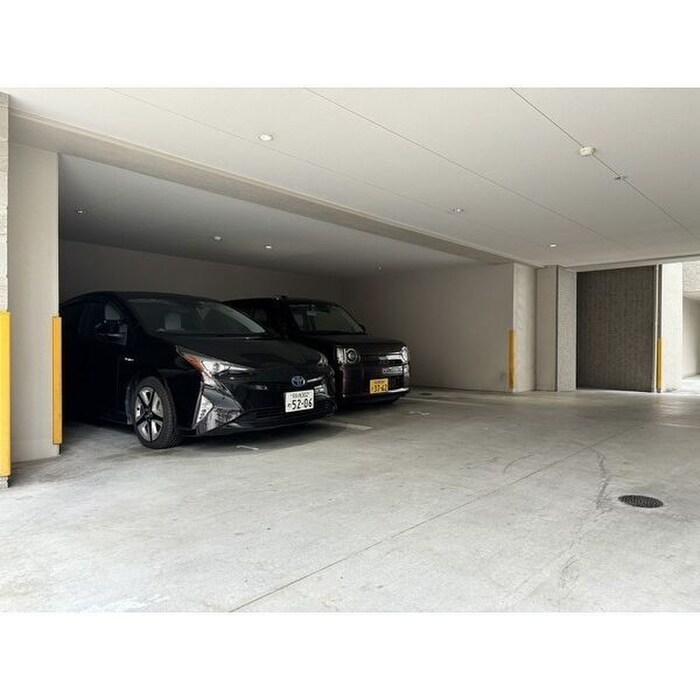 物件外観写真5　(駐車場)