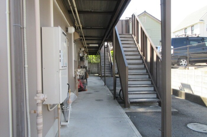 物件外観写真5　(エントランス部分)