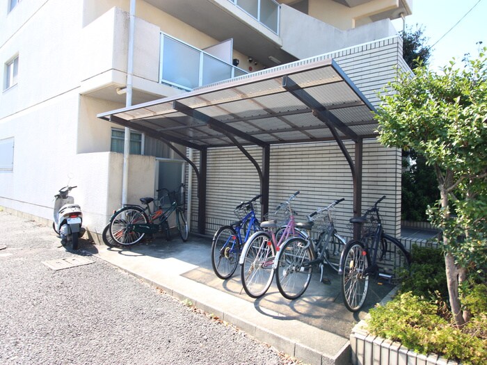 物件外観写真3　(駐輪場)