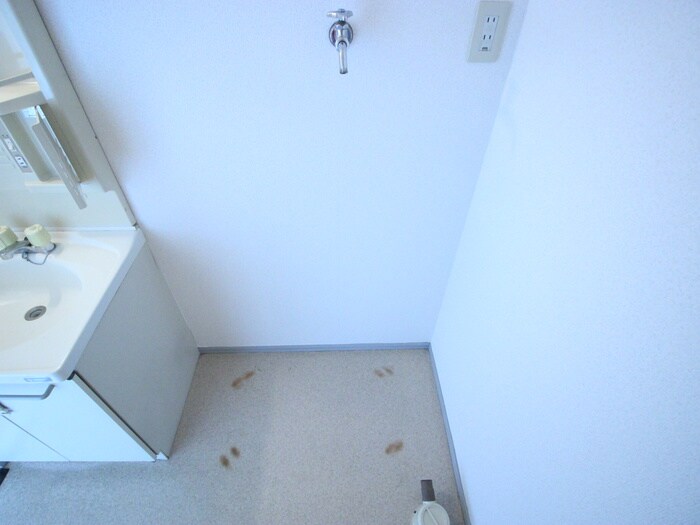 物件内観写真12　(洗濯機置場)