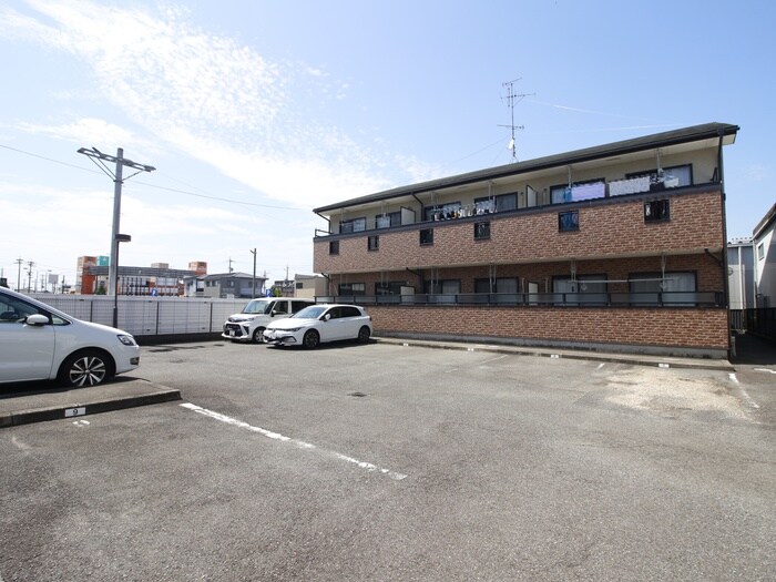 物件外観写真3　(駐車場)