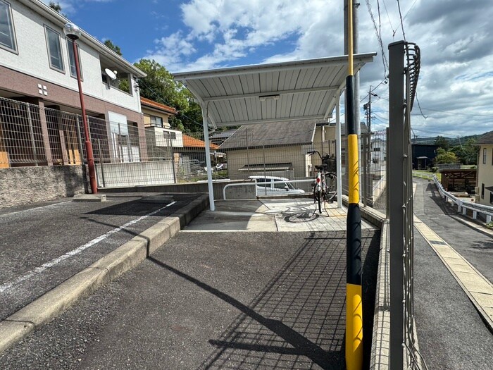 物件外観写真6　(駐輪場)