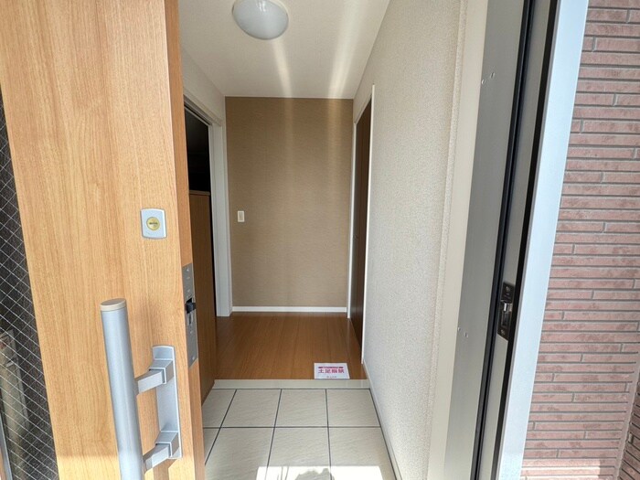 物件内観写真17　(玄関)