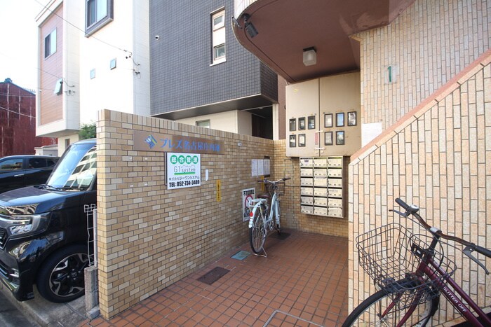 物件外観写真2　(エントランス部分)