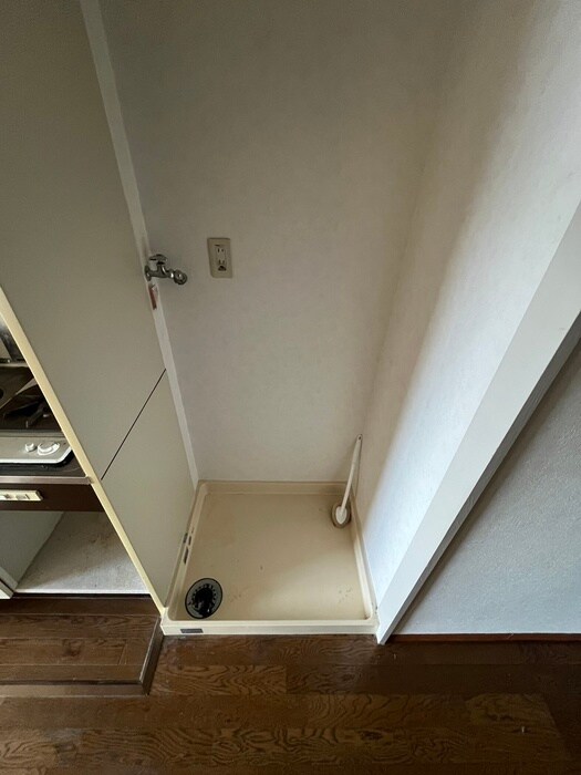 物件内観写真12　(洗濯機置場)